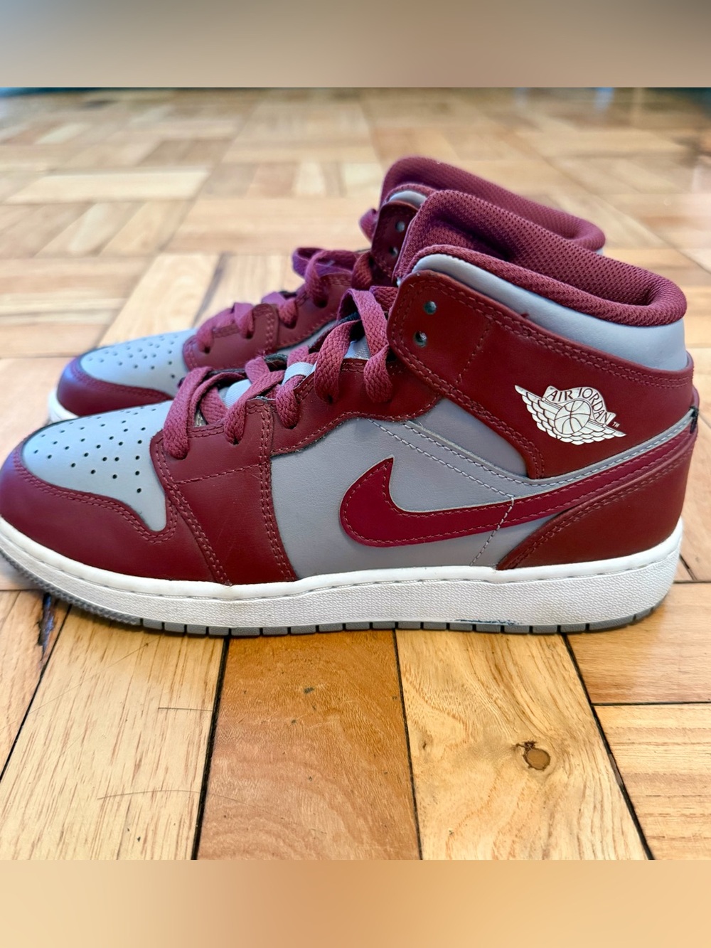 Air Jordan 1 Mid GS Cherrywood Red Gray Size 6Y